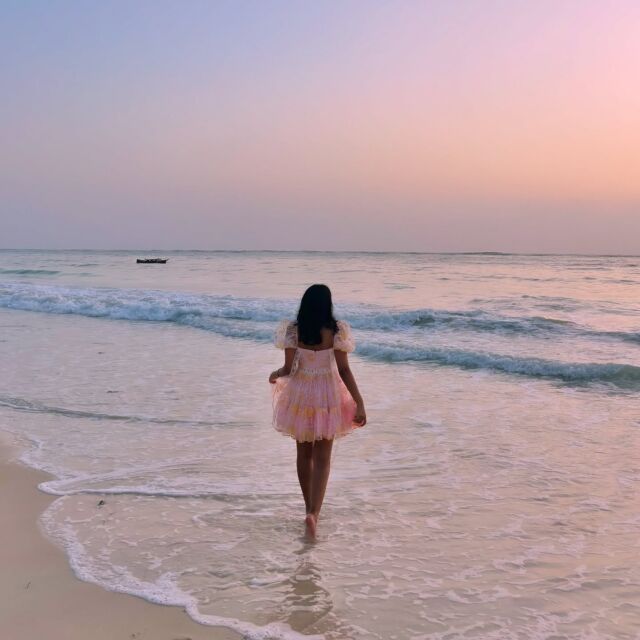 Will you chase the sunrise with me?🩷

📍Diani Beach, Kenya 

#travel #explore #kenya #dianibeach